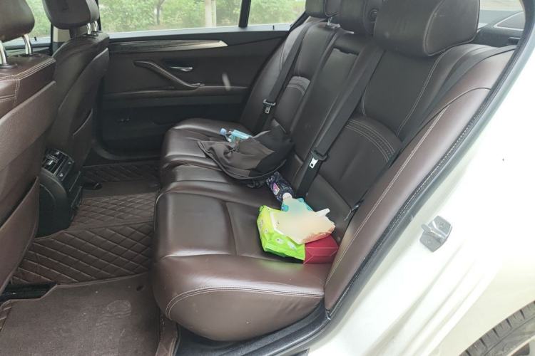 Used BMW 5 Series 2014 525Li Luxury Design Package Left Rear Seat