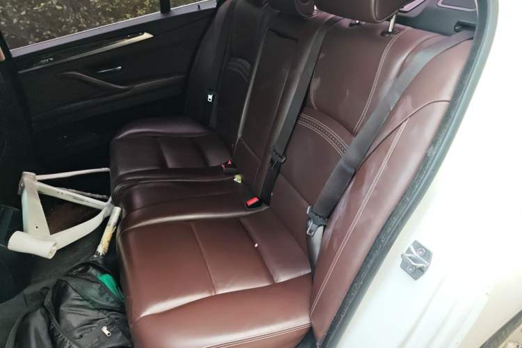 Used BMW 5 Series 2014 525Li Luxury Design Package Left Rear Seat