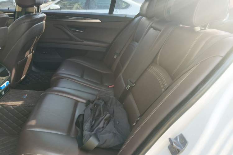 Used BMW 5 Series 2014 525Li Luxury Design Package Left Rear Seat