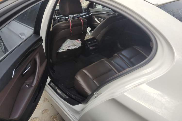 Used BMW 5 Series 2014 525Li Luxury Design Package Left Rear Seat