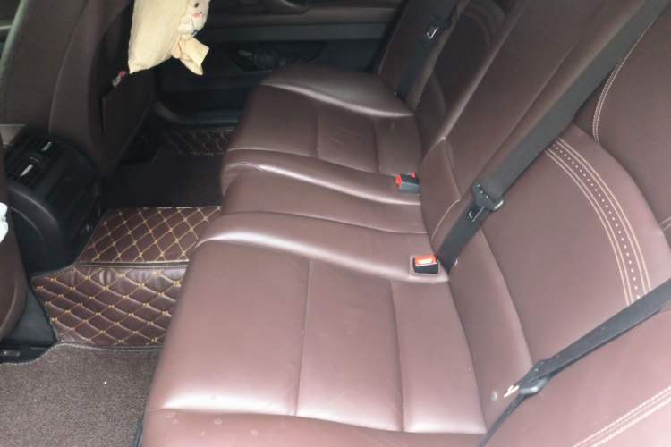 Used BMW 5 Series 2014 525Li Luxury Design Package Left Rear Seat