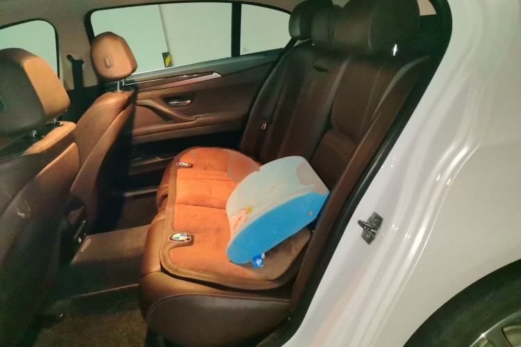Used BMW 5 Series 2014 525Li Luxury Design Package Left Rear Seat