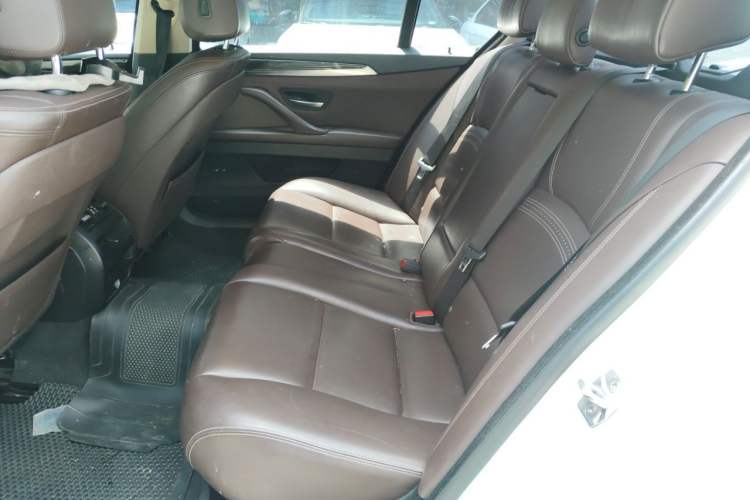 Used BMW 5 Series 2014 525Li Luxury Design Package Left Rear Seat