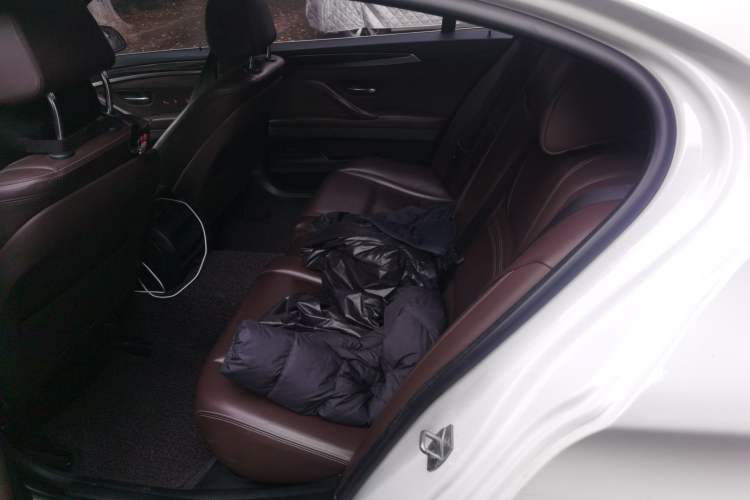 Used BMW 5 Series 2014 525Li Luxury Design Package Left Rear Seat