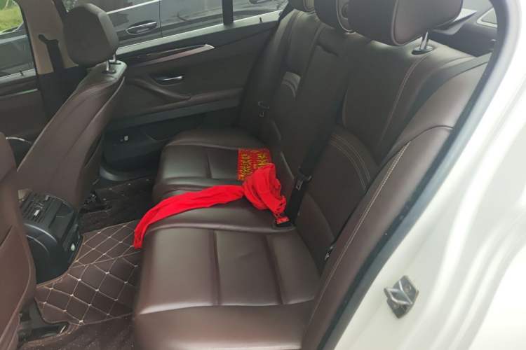 Used BMW 5 Series 2014 525Li Luxury Design Package Left Rear Seat