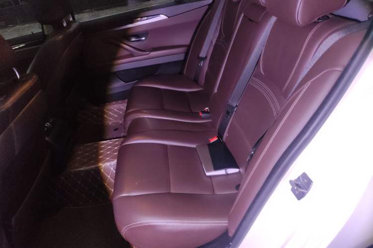 Used BMW 5 Series 2014 525Li Luxury Design Package Left Rear Seat