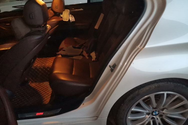 Used BMW 5 Series 2014 525Li Luxury Design Package Left Rear Seat