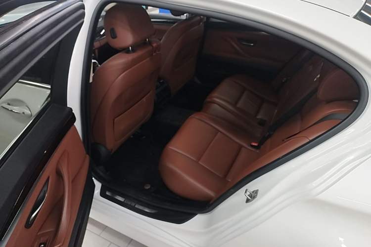 Used BMW 5 Series 2014 525Li Leading Model Left Rear Seat
