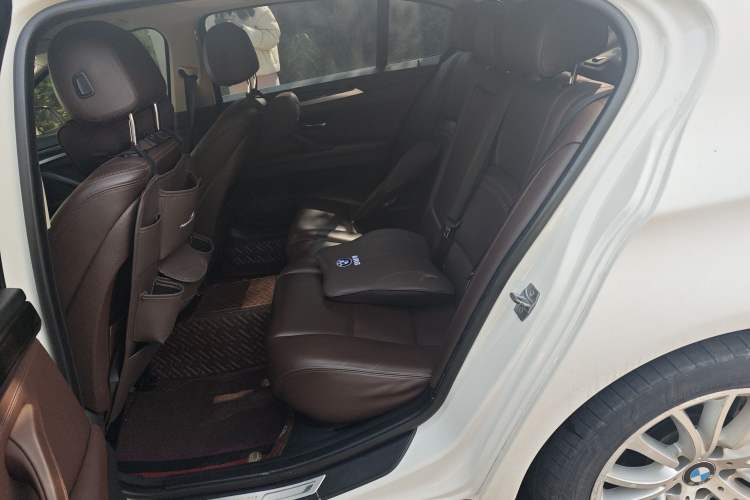 Used BMW 5 Series 2014 525Li Luxury Design Package Left Rear Seat