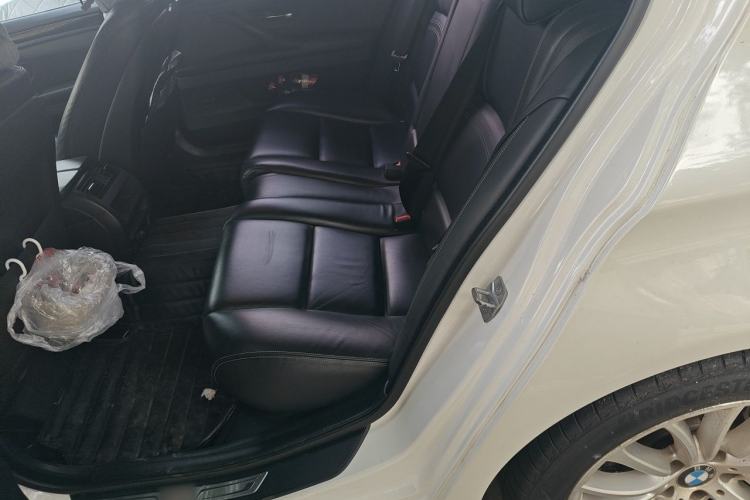 Used BMW 5 Series 2014 525Li Luxury Design Package Left Rear Seat