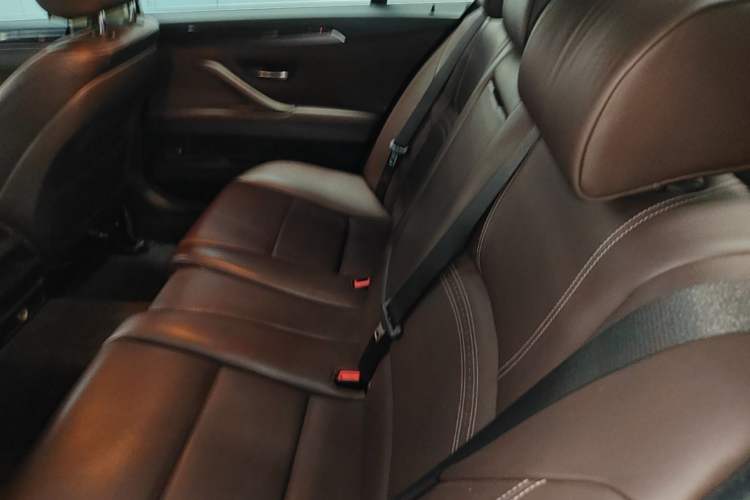 Used BMW 5 Series 2014 525Li Luxury Design Package Left Rear Seat