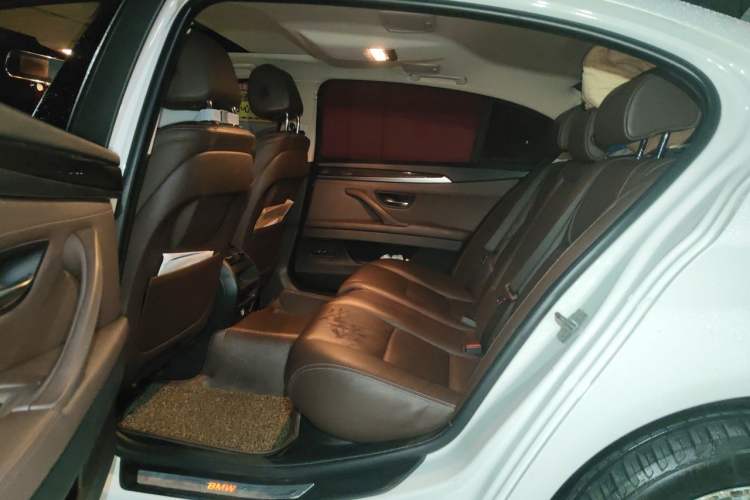 Used BMW 5 Series 2014 525Li Luxury Design Package Left Rear Seat