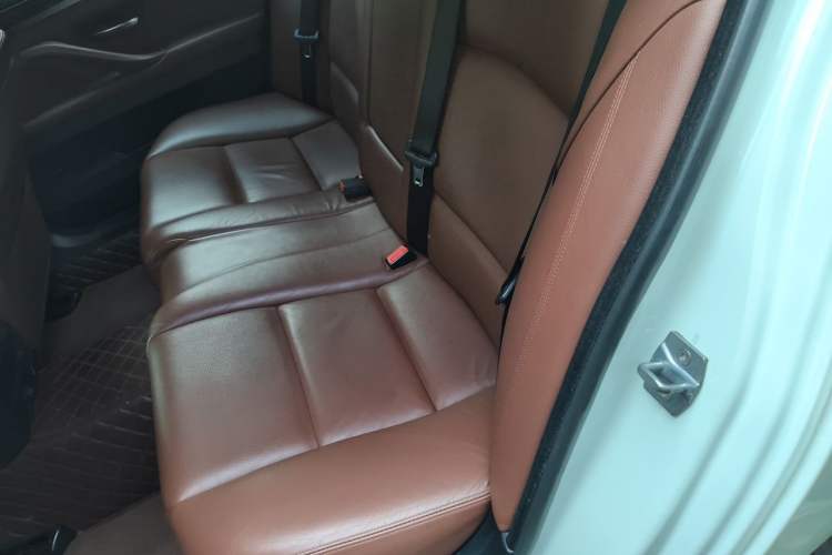 Used BMW 5 Series 2014 528Li xDrive Premium Edition Left Rear Seat