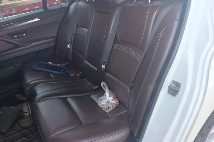 Used BMW 5 Series 2014 525Li Luxury Design Package Left Rear Seat
