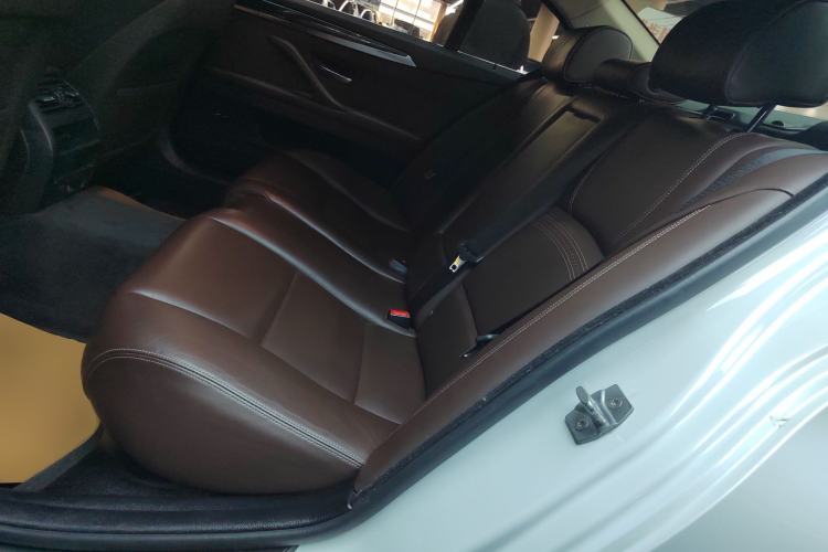 Used BMW 5 Series 2014 525Li Luxury Design Package Left Rear Seat