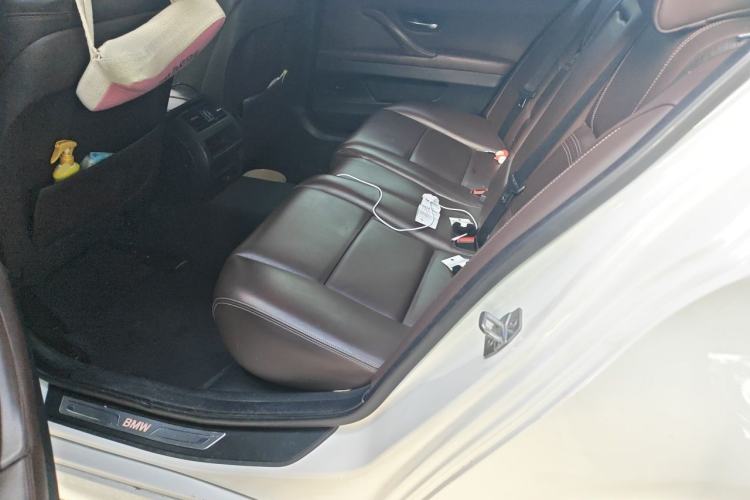 Used BMW 5 Series 2014 525Li Luxury Design Package Left Rear Seat