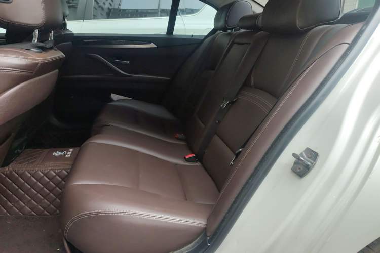 Used BMW 5 Series 2014 525Li Luxury Design Package Left Rear Seat