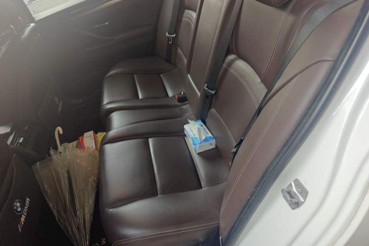 Used BMW 5 Series 2014 525Li Luxury Design Package Left Rear Seat
