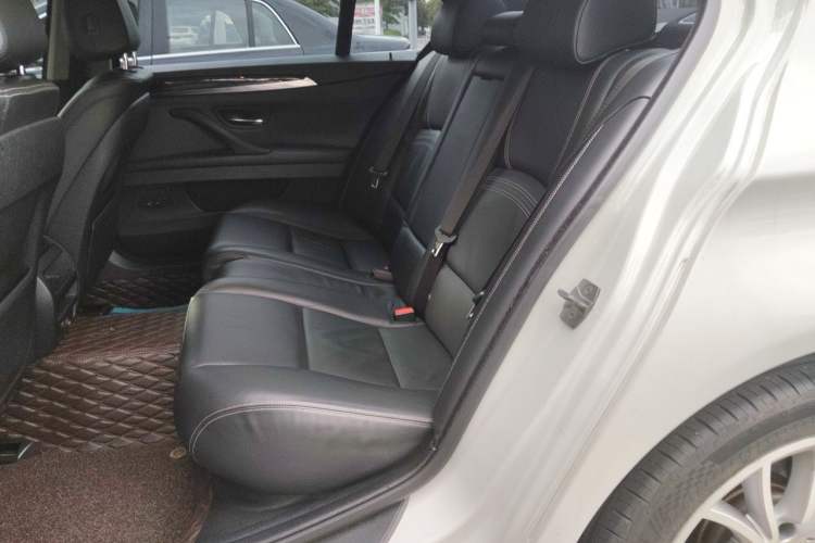 Used BMW 5 Series 2014 525Li Luxury Design Package Left Rear Seat
