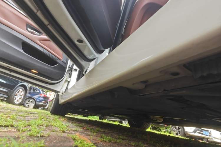Used BMW 5 Series 2014 525Li Leading Model Left Side Sill