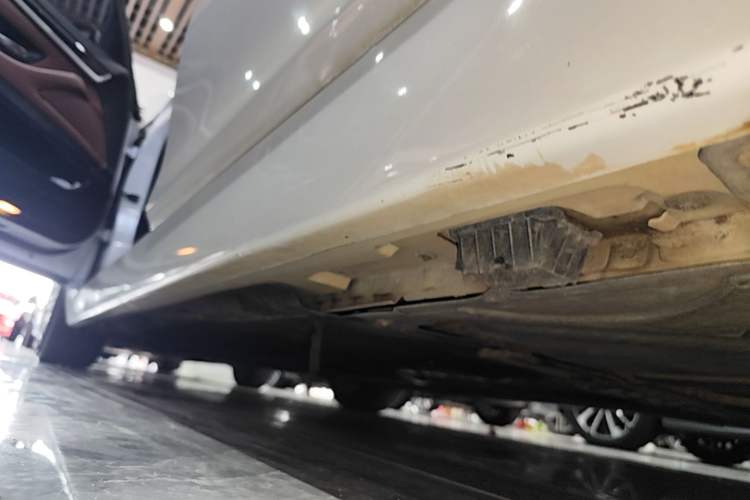 Used BMW 5 Series 2014 525Li Leading Model Left Side Sill