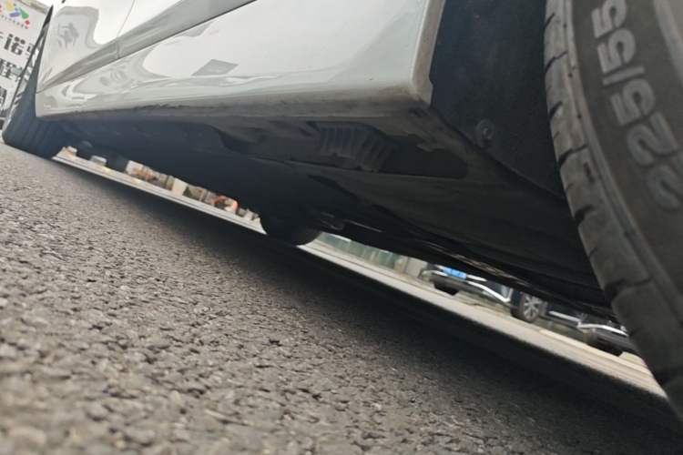 Used BMW 5 Series 2014 525Li Leading Model Left Side Sill