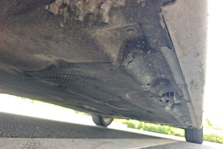Used BMW 5 Series 2014 525Li Luxury Design Package Left Side Sill