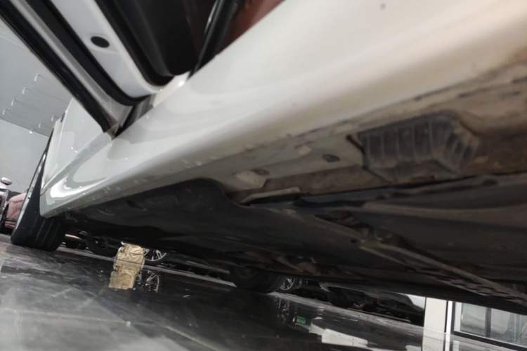 Used BMW 5 Series 2014 535Li Leading Model Left Side Sill