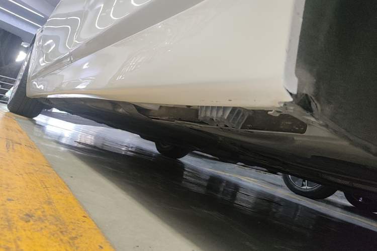 Used BMW 5 Series 2014 525Li Leading Model Left Side Sill