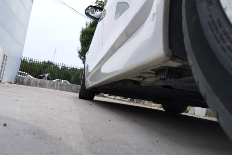 Used BMW 5 Series 2014 525Li Luxury Design Package Left Side Sill