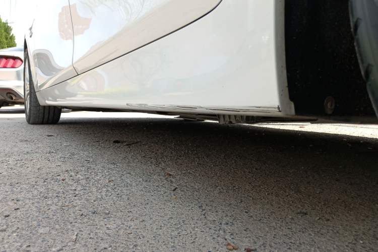 Used BMW 5 Series 2014 525Li Luxury Design Package Left Side Sill