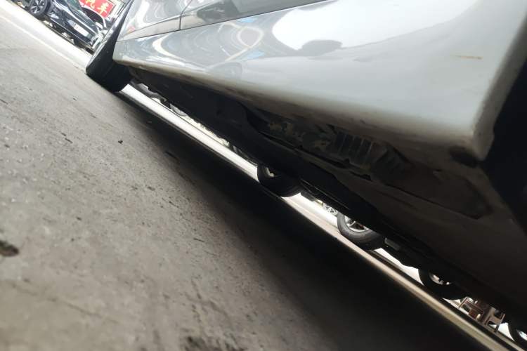 Used BMW 5 Series 2014 525Li Luxury Design Package Left Side Sill
