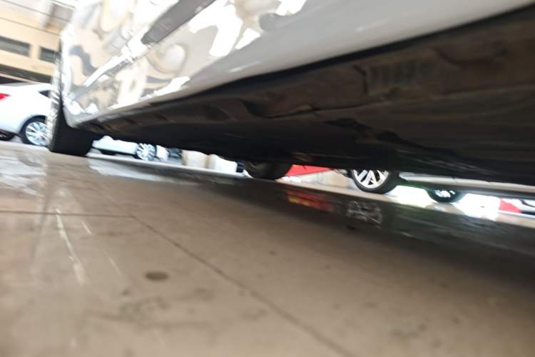 Used BMW 5 Series 2014 525Li Leading Model Left Side Sill