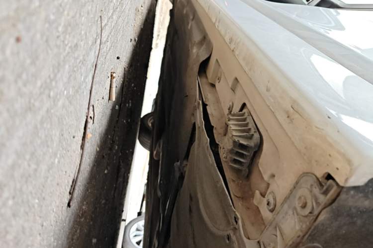Used BMW 5 Series 2014 525Li Leading Model Left Side Sill