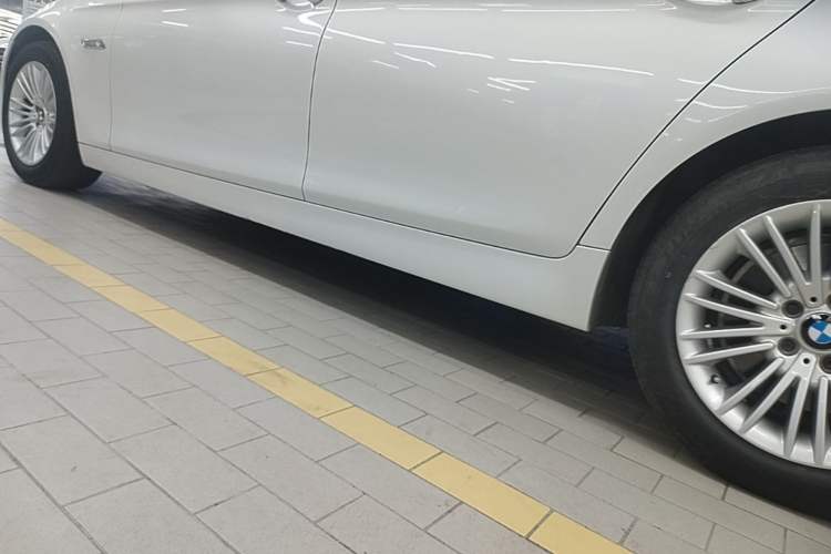 Used BMW 5 Series 2014 525Li Leading Model Left Side Sill