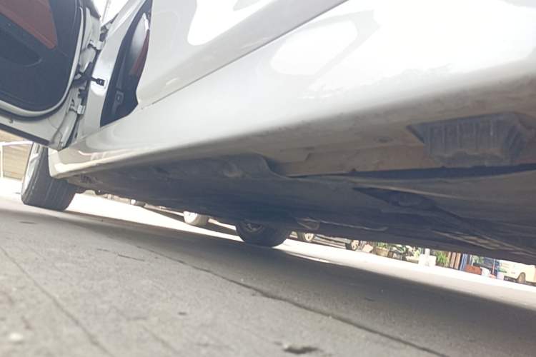 Used BMW 5 Series 2014 520Li Elegant Model Left Side Sill