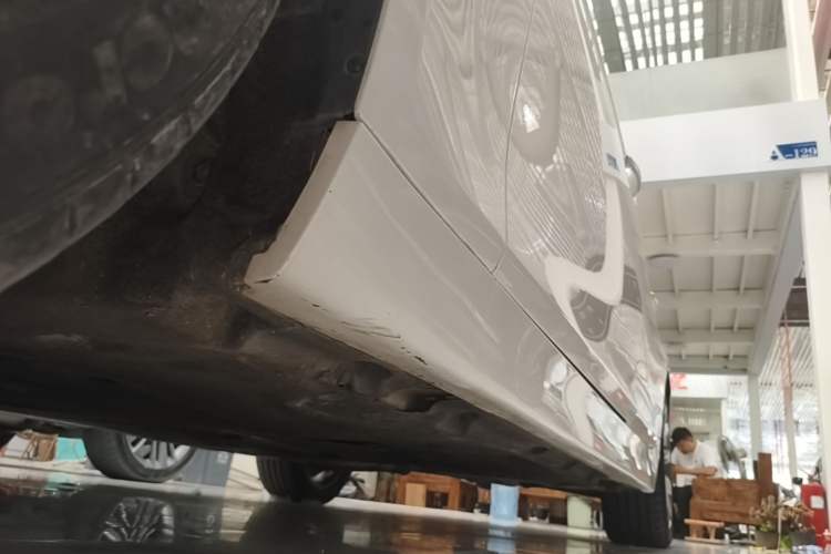 Used BMW 5 Series 2014 525Li Fashion Design Package Left Side Sill