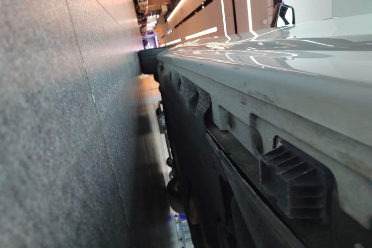 Used BMW 5 Series 2014 525Li Luxury Design Package Left Side Sill