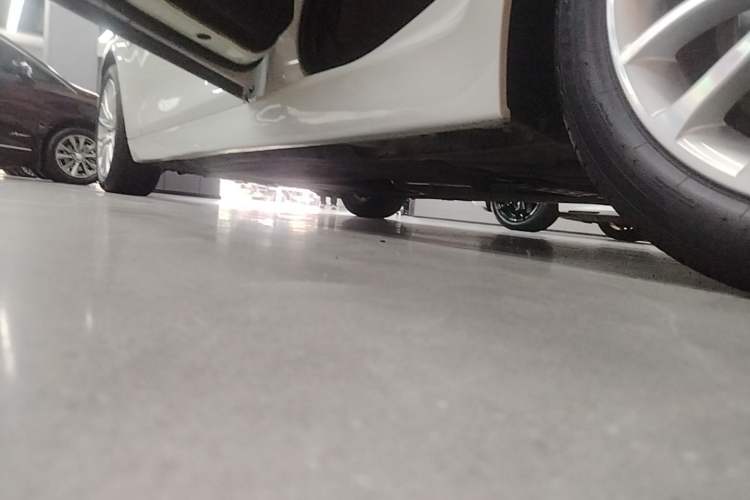 Used BMW 5 Series 2014 525Li Luxury Design Package Left Side Sill