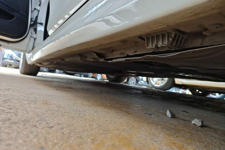 Used BMW 5 Series 2014 525Li Leading Model Left Side Sill