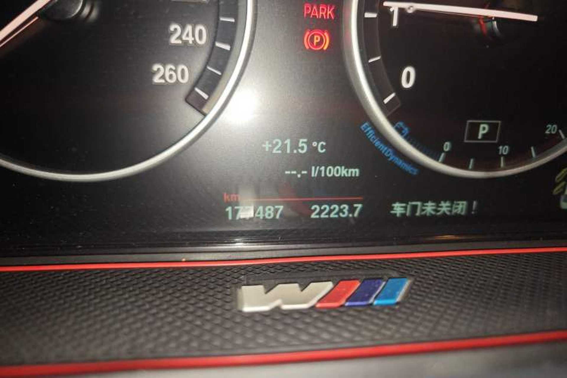 Used BMW 5 Series 2014 520Li Elegant Model Odometer Close Up