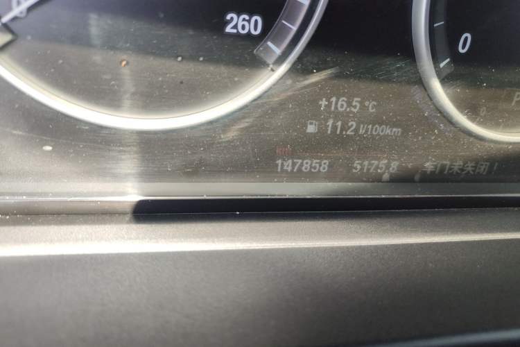 Used BMW 5 Series 2014 525Li Luxury Design Package Odometer Close Up
