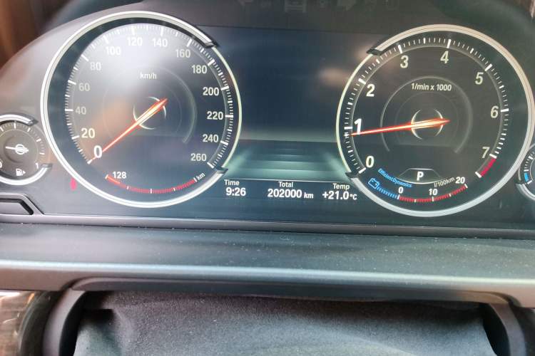 Used BMW 5 Series 2014 525Li Luxury Design Package Odometer Close Up