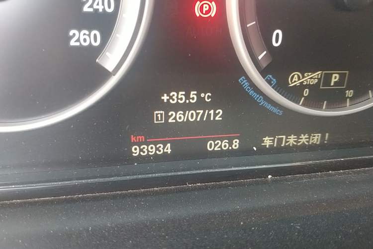 Used BMW 5 Series 2014 525Li Luxury Design Package Odometer Close Up
