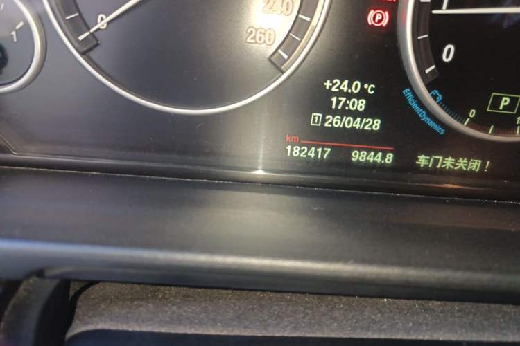 Used BMW 5 Series 2014 530Li Leading Model Odometer Close Up