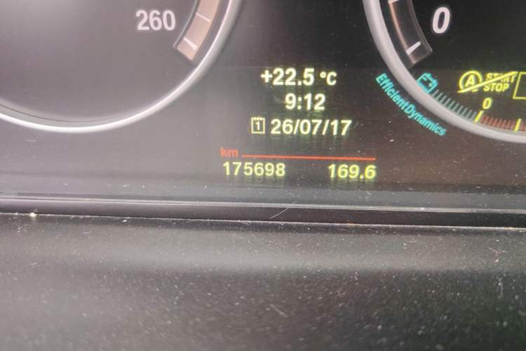 Used BMW 5 Series 2014 520Li Elegant Model Odometer Close Up