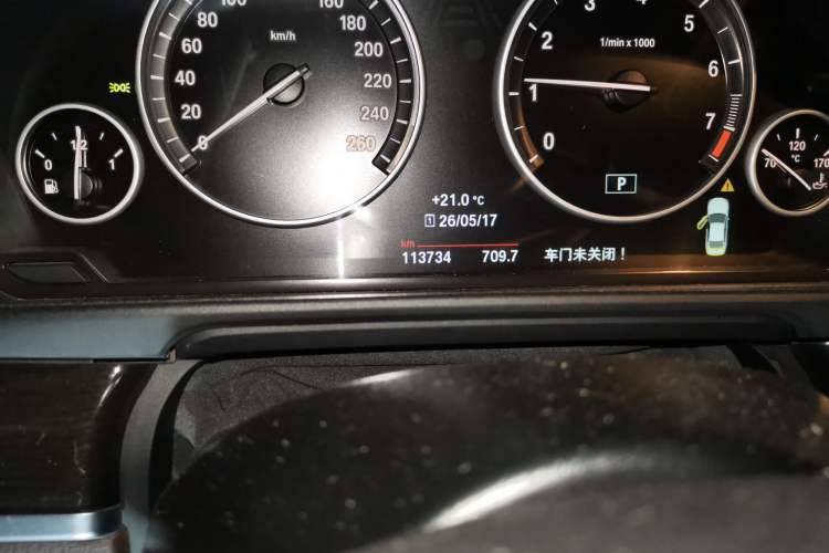 Used BMW 5 Series 2014 525Li Luxury Design Package Odometer Close Up