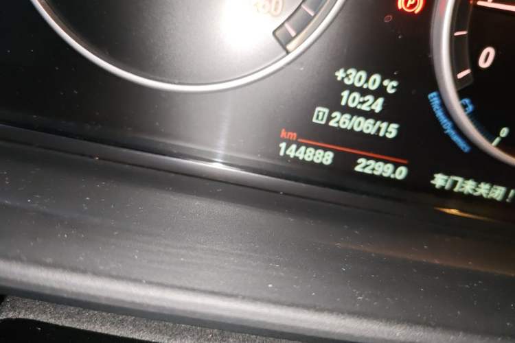 Used BMW 5 Series 2014 525Li Luxury Design Package Odometer Close Up