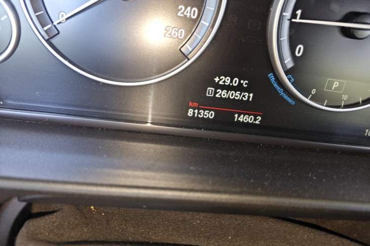 Used BMW 5 Series 2014 525Li Leading Model Odometer Close Up