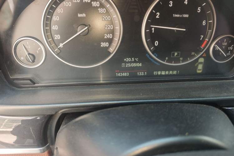 Used BMW 5 Series 2014 520Li Elegant Model Odometer Close Up
